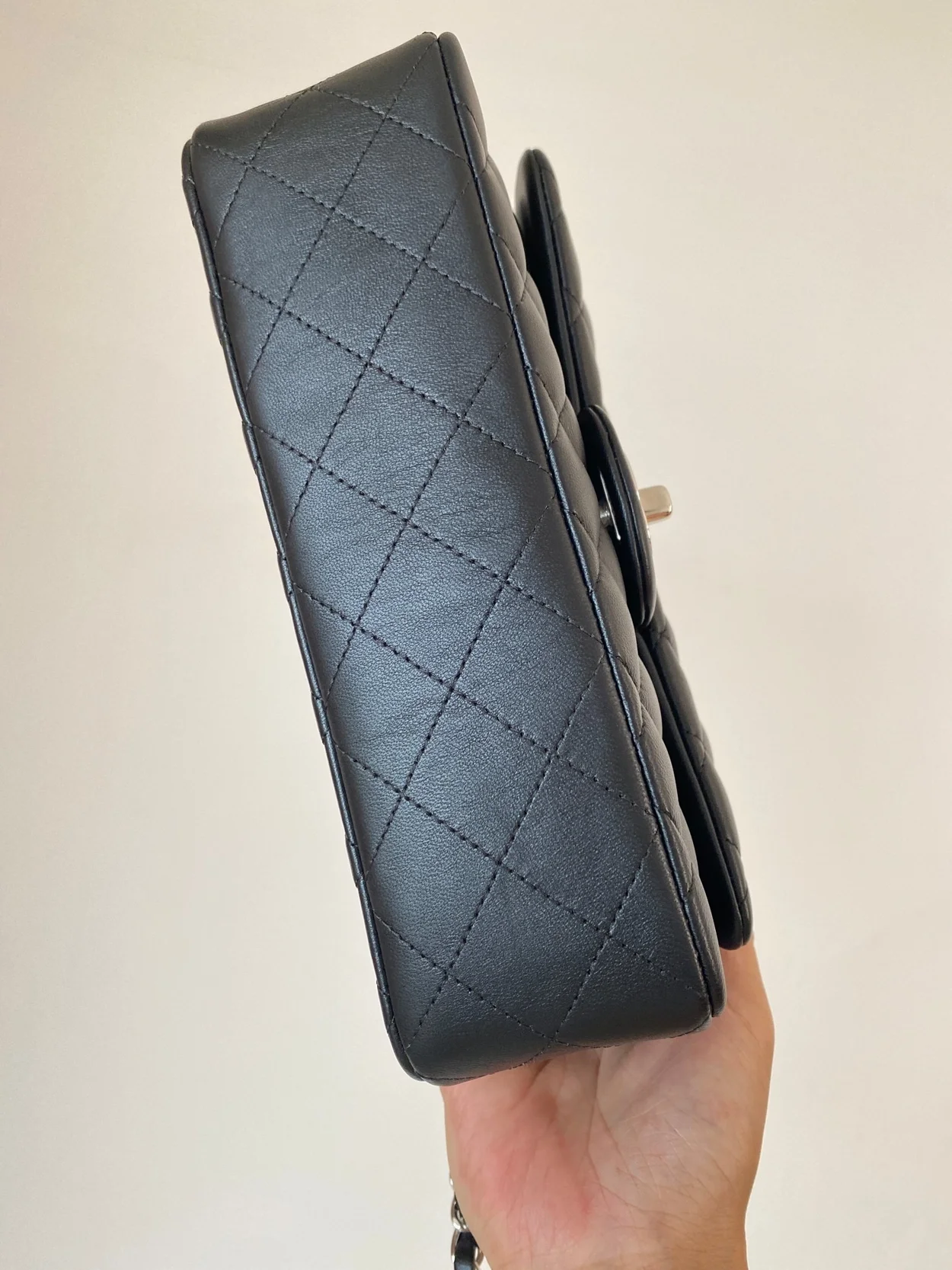 샤넬 클래식 스몰 램스킨 블랙 실버