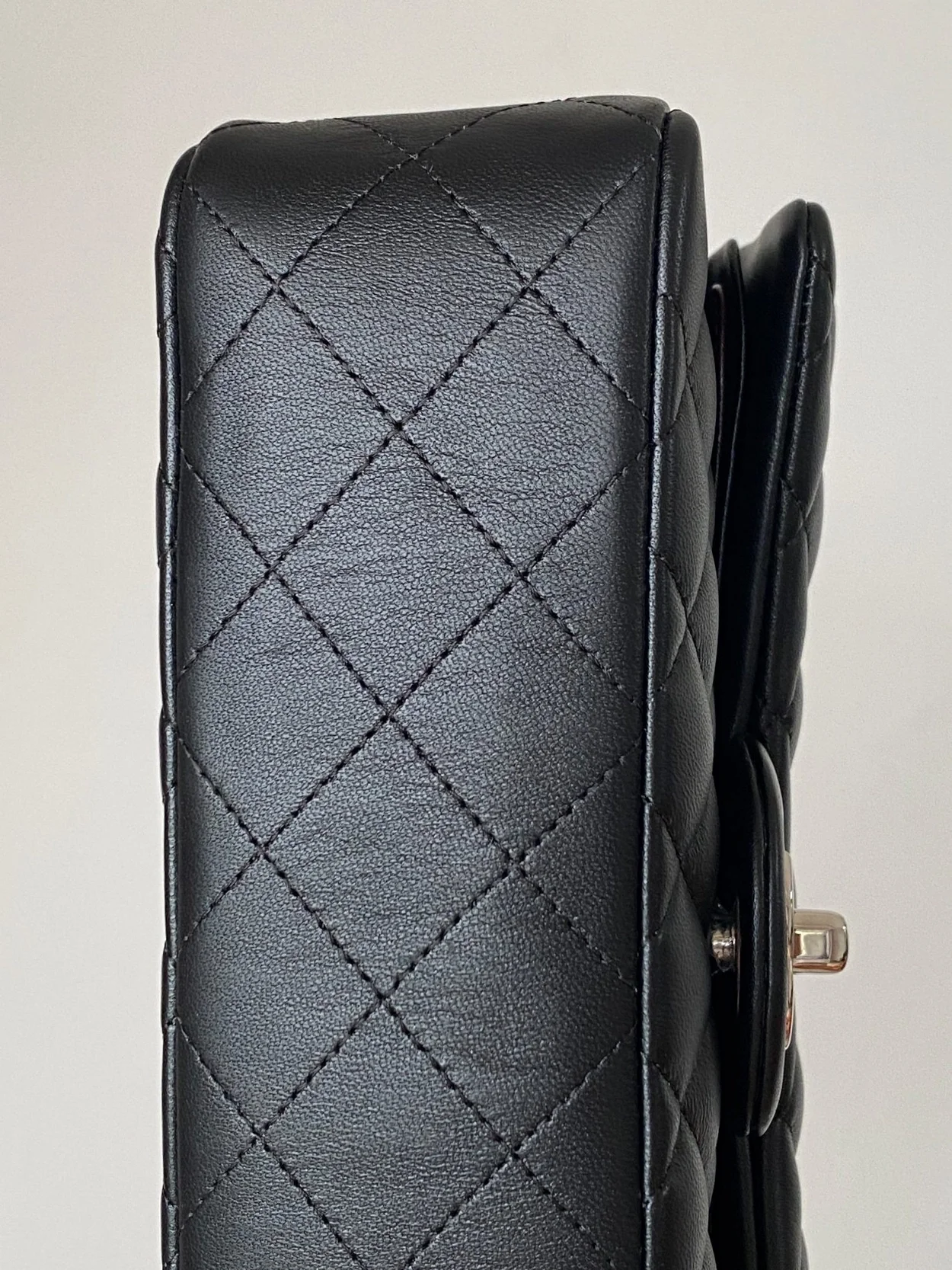 샤넬 클래식 스몰 램스킨 블랙 실버