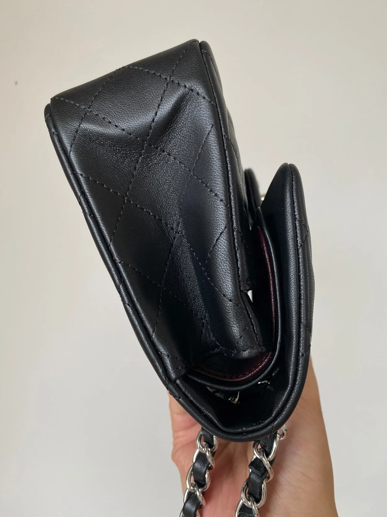 샤넬 클래식 스몰 램스킨 블랙 실버