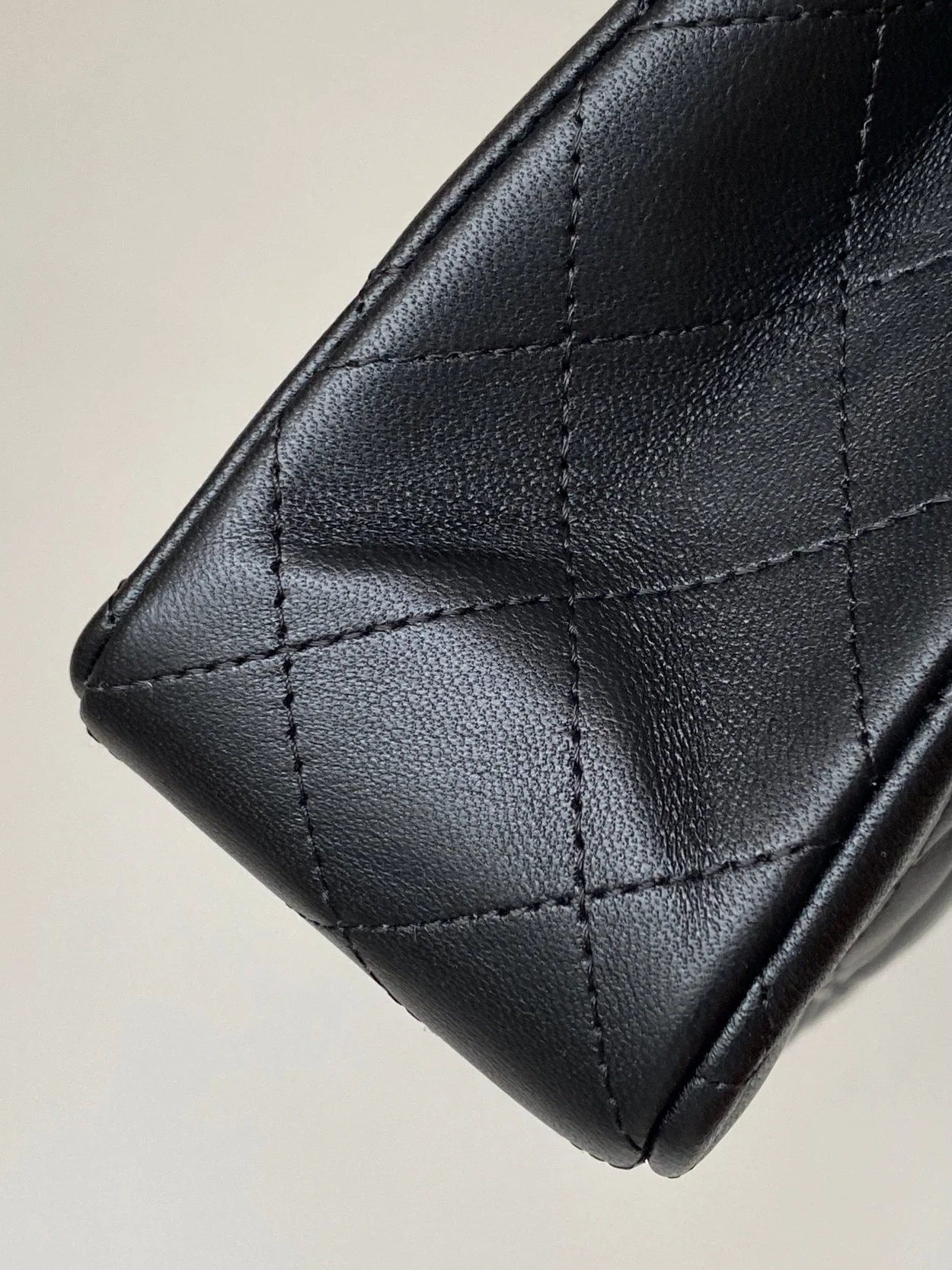 샤넬 클래식 스몰 램스킨 블랙 실버