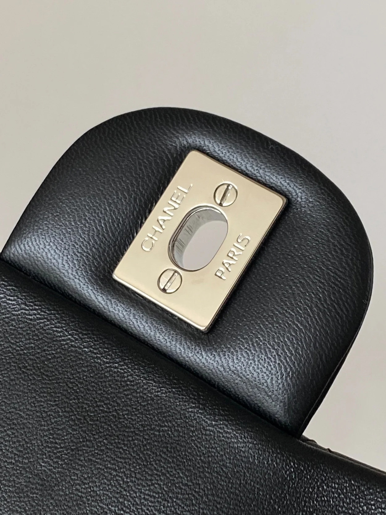 샤넬 클래식 스몰 램스킨 블랙 실버