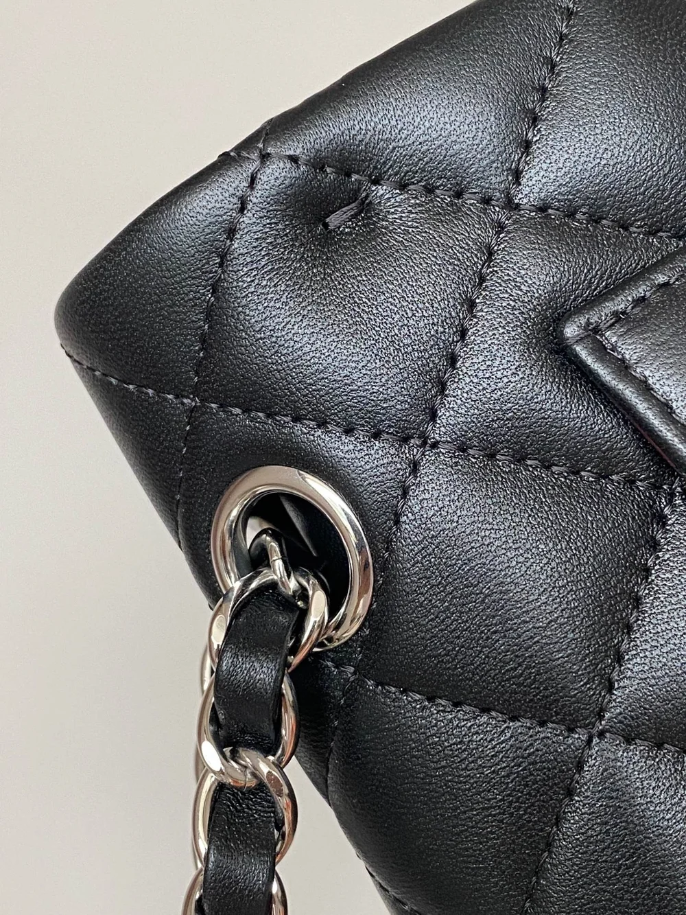 샤넬 클래식 스몰 램스킨 블랙 실버