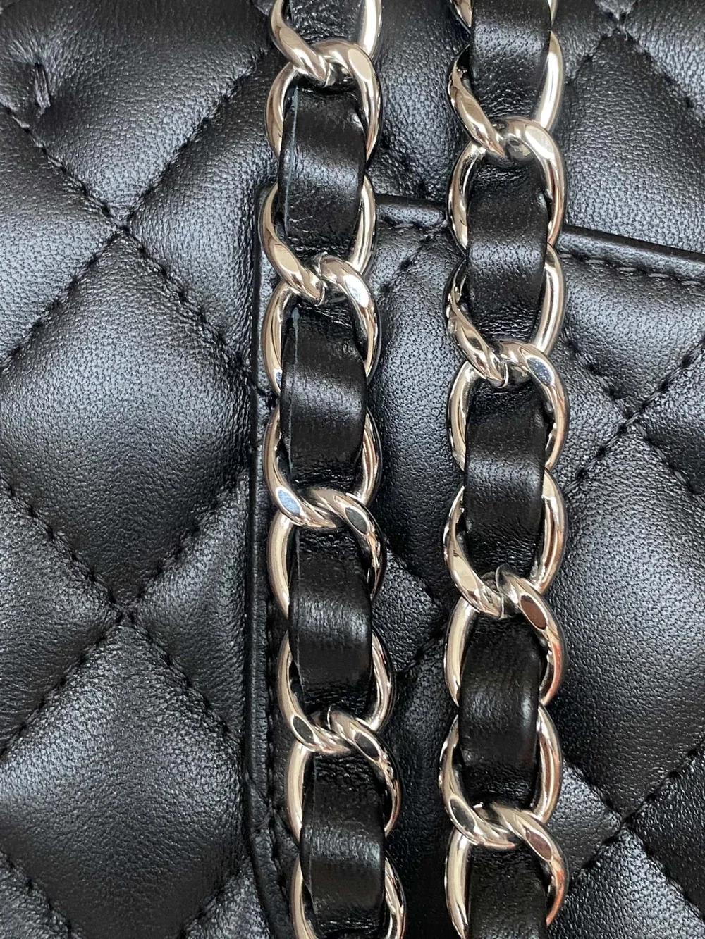 샤넬 클래식 스몰 램스킨 블랙 실버