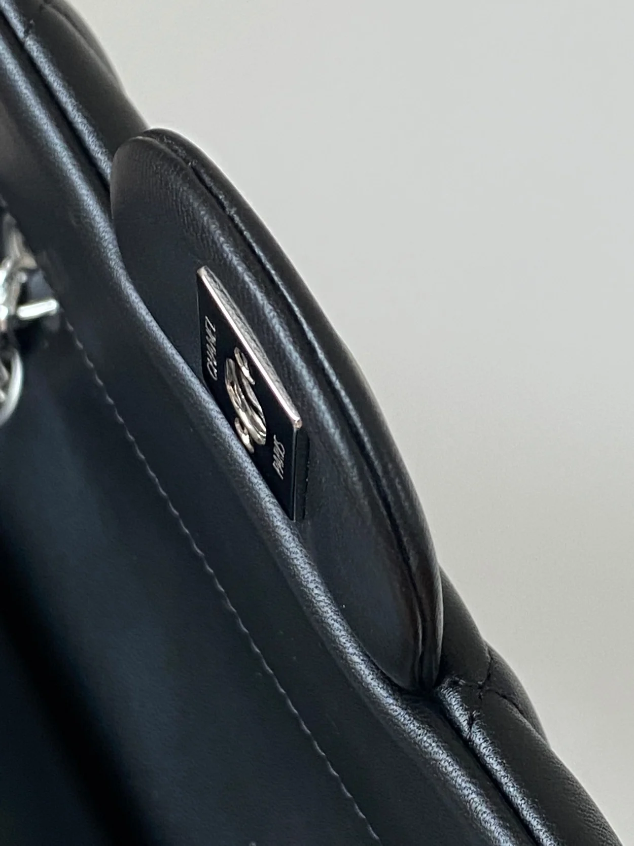 샤넬 클래식 스몰 램스킨 블랙 실버