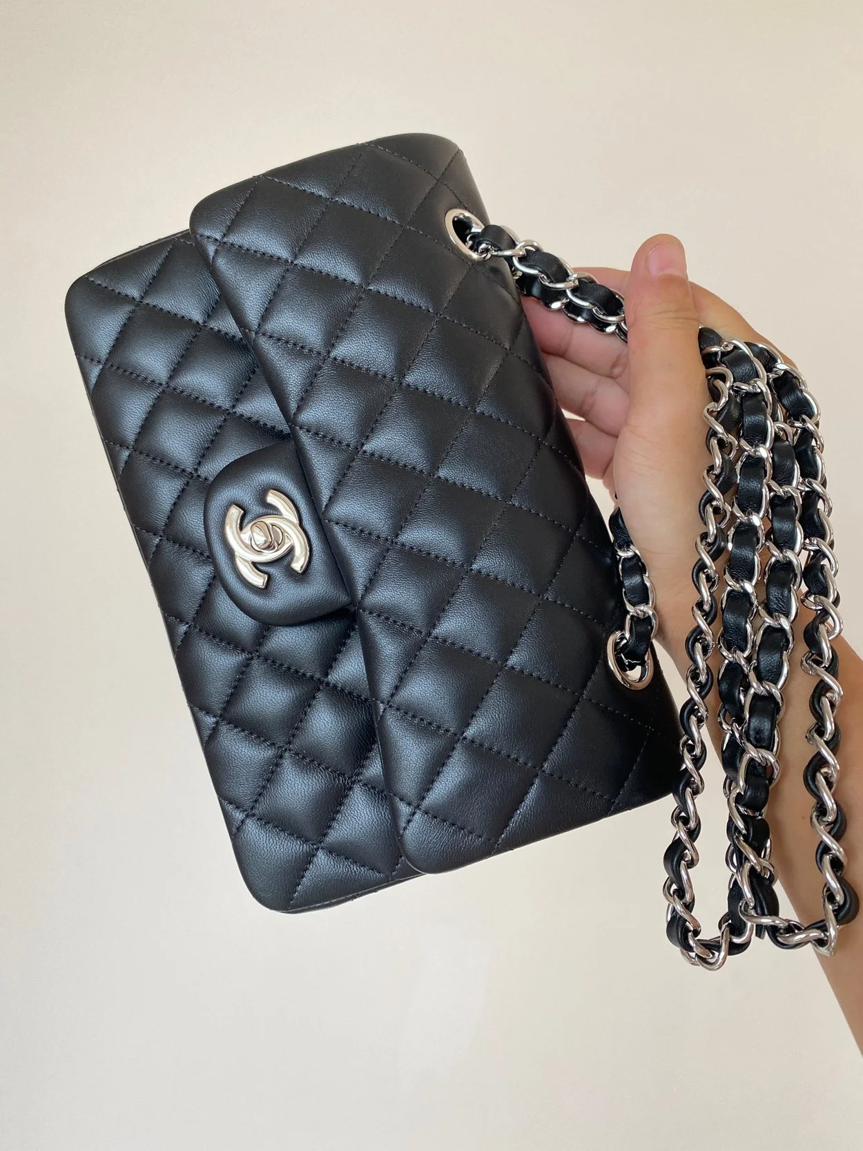 샤넬 클래식 스몰 램스킨 블랙 실버