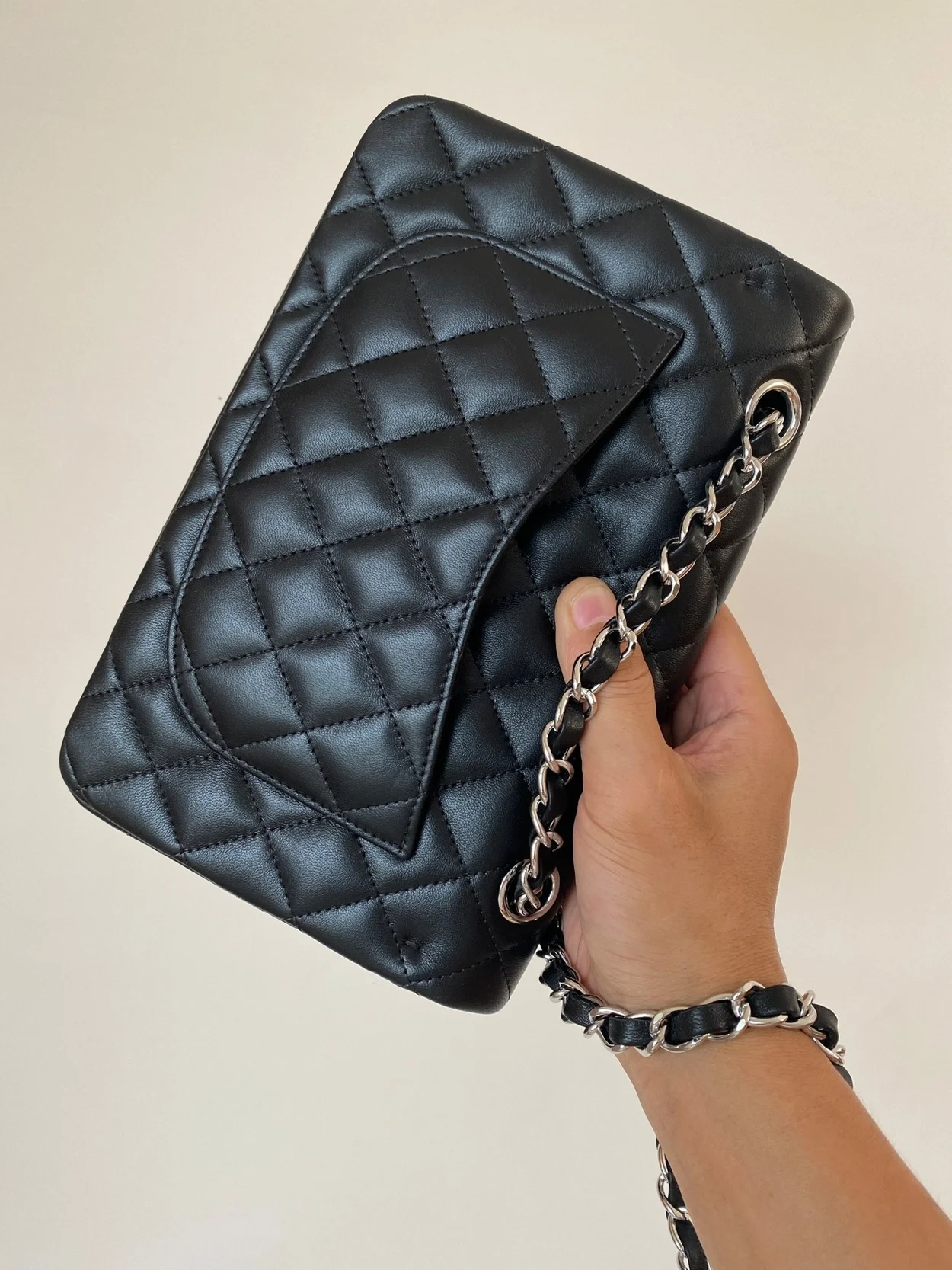 샤넬 클래식 스몰 램스킨 블랙 실버