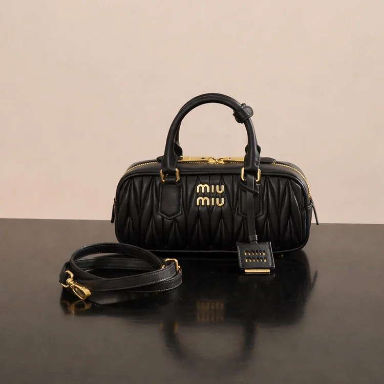 미우미우 미니 아르카디 마테라쎄 나파 가죽백 블랙