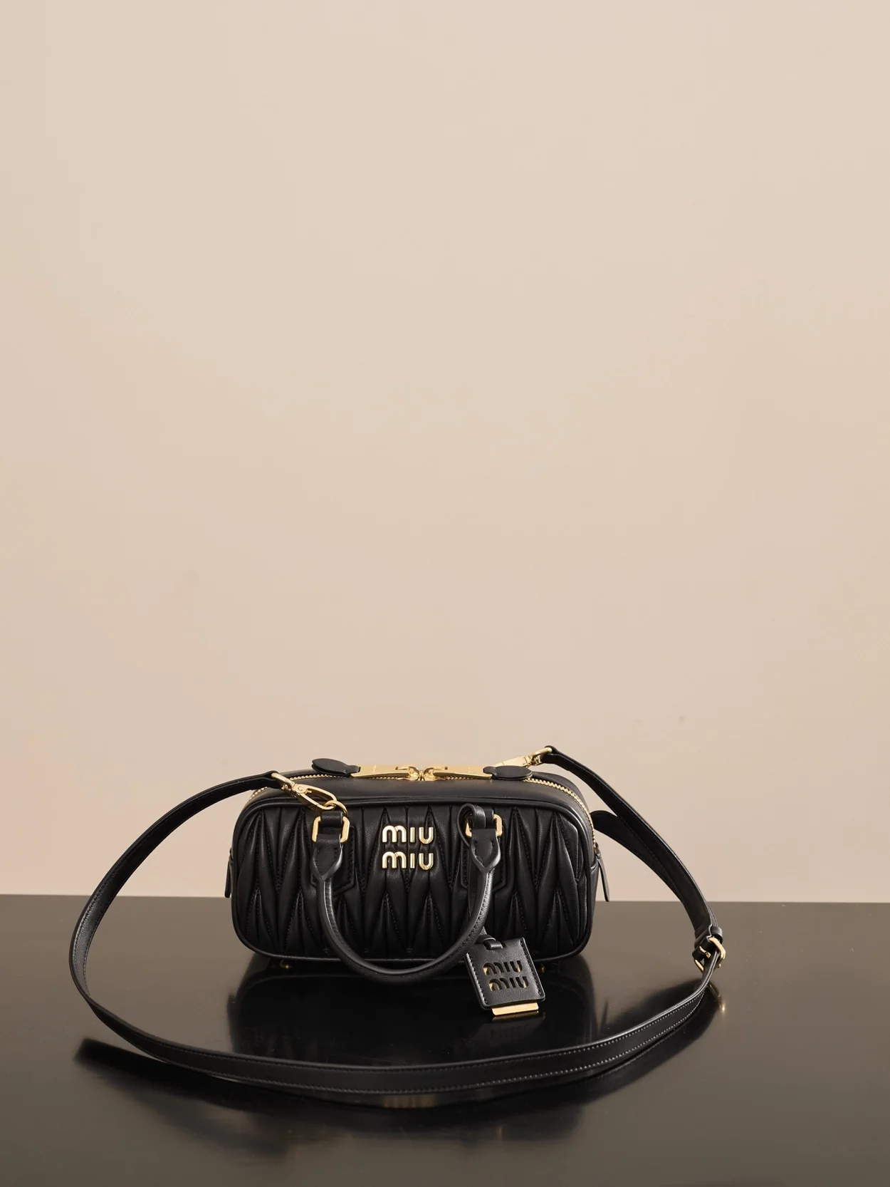 미우미우 미니 아르카디 마테라쎄 나파 가죽백 블랙