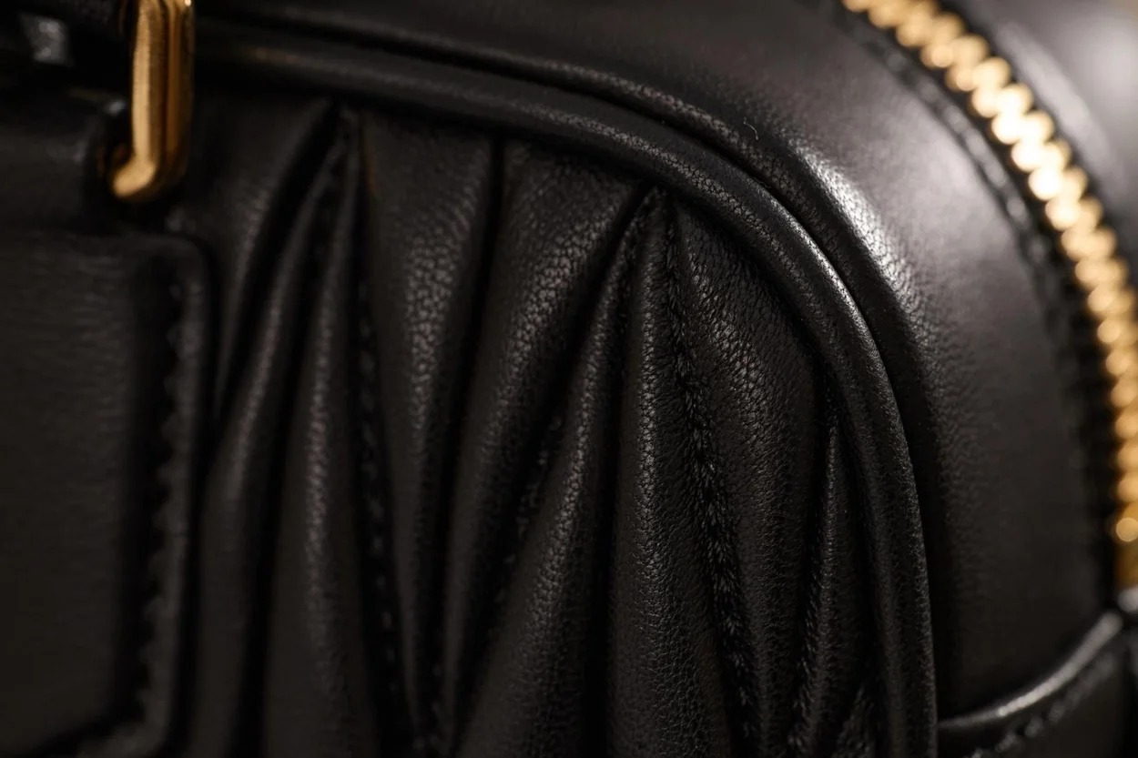 미우미우 미니 아르카디 마테라쎄 나파 가죽백 블랙