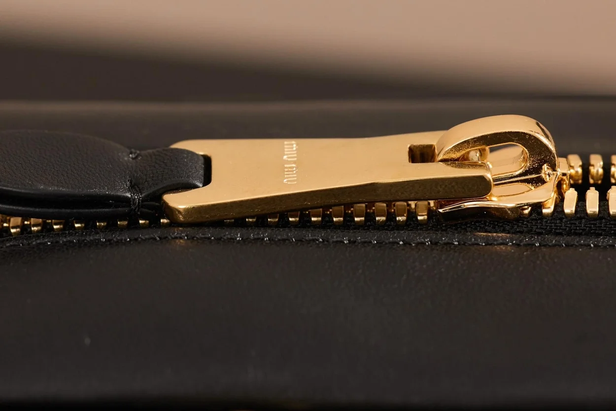 미우미우 미니 아르카디 마테라쎄 나파 가죽백 블랙