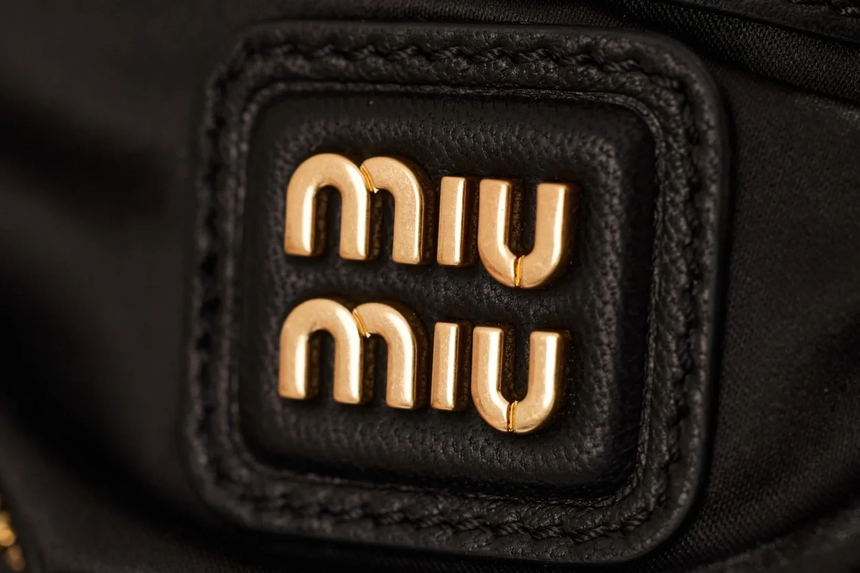 미우미우 미니 아르카디 마테라쎄 나파 가죽백 블랙