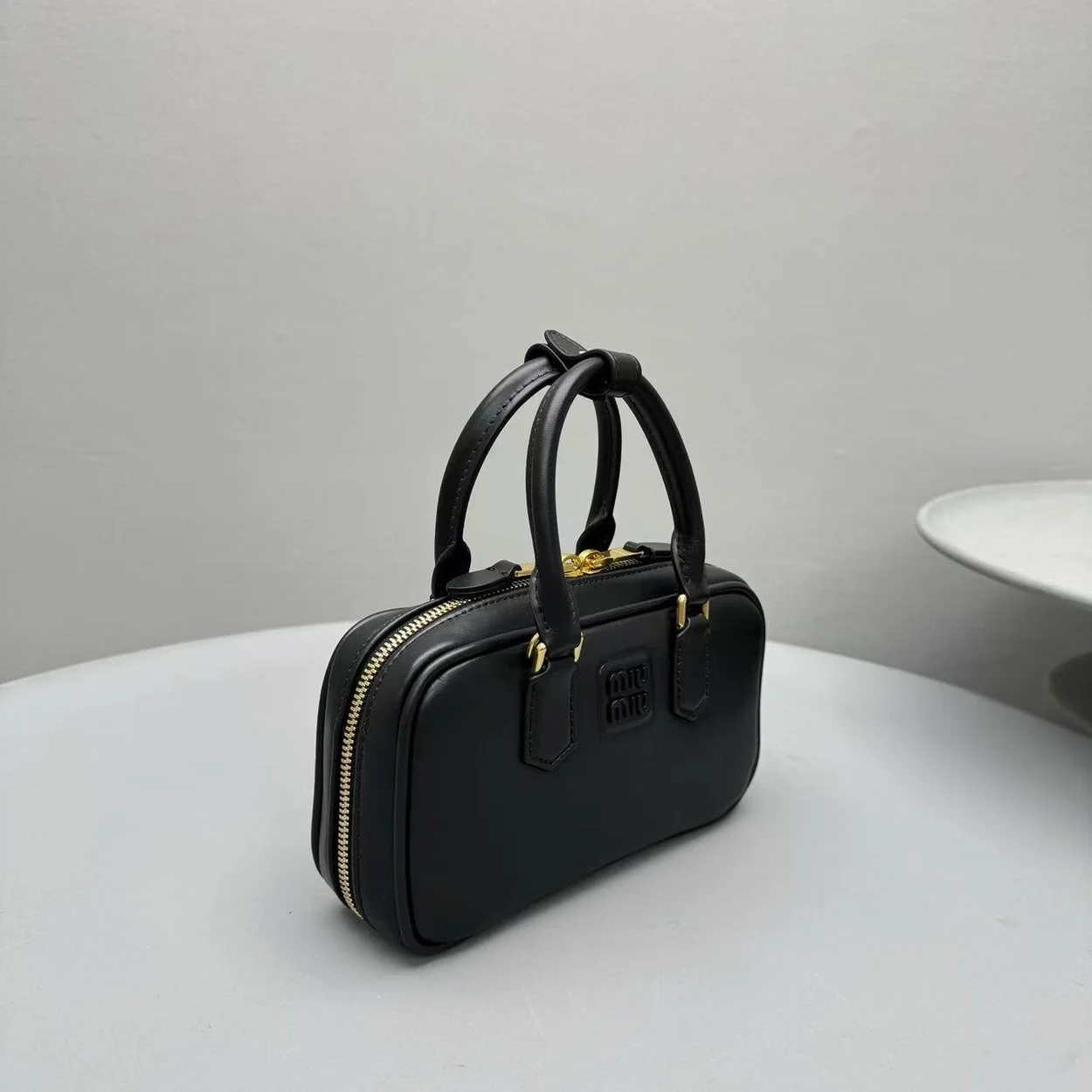 미우미우 미니 아르카디 가죽백 블랙