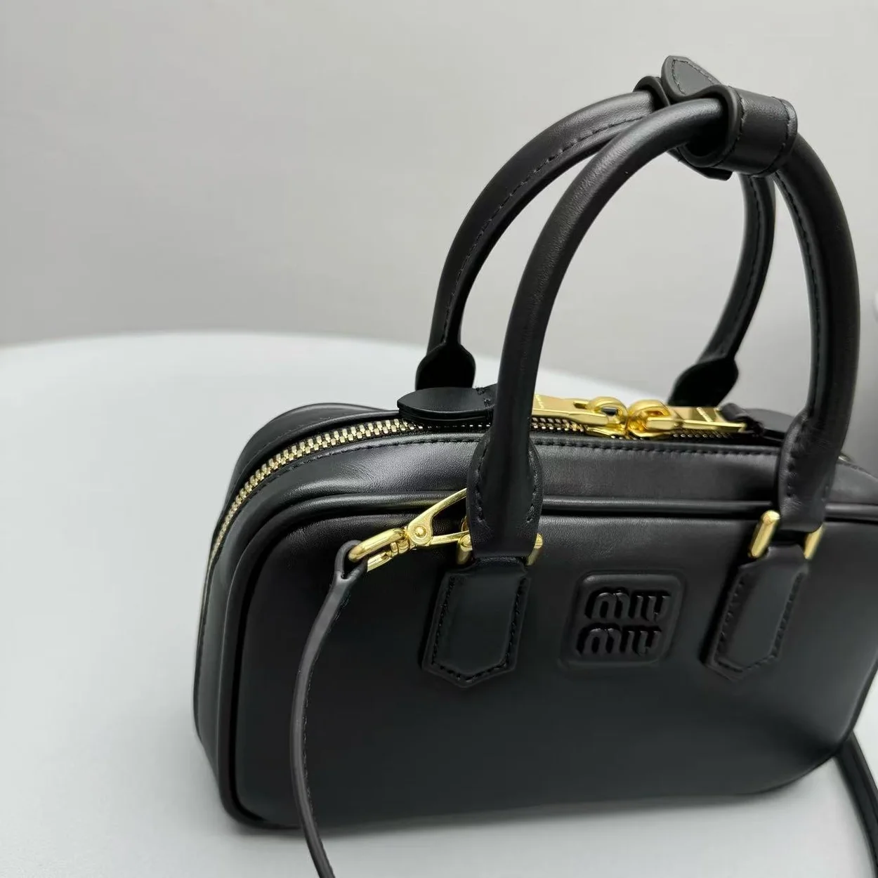 미우미우 미니 아르카디 가죽백 블랙