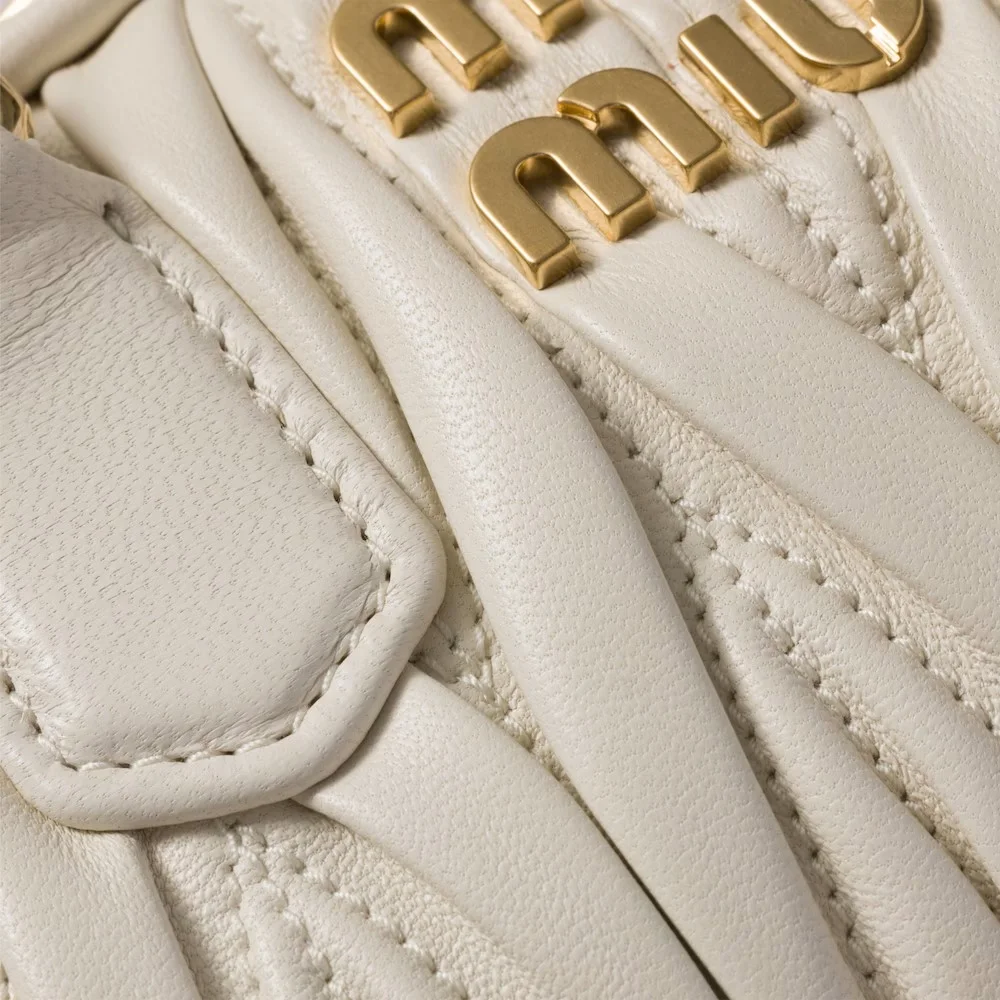 미우미우 미니 아르카디 마테라쎄 나파 가죽백 화이트