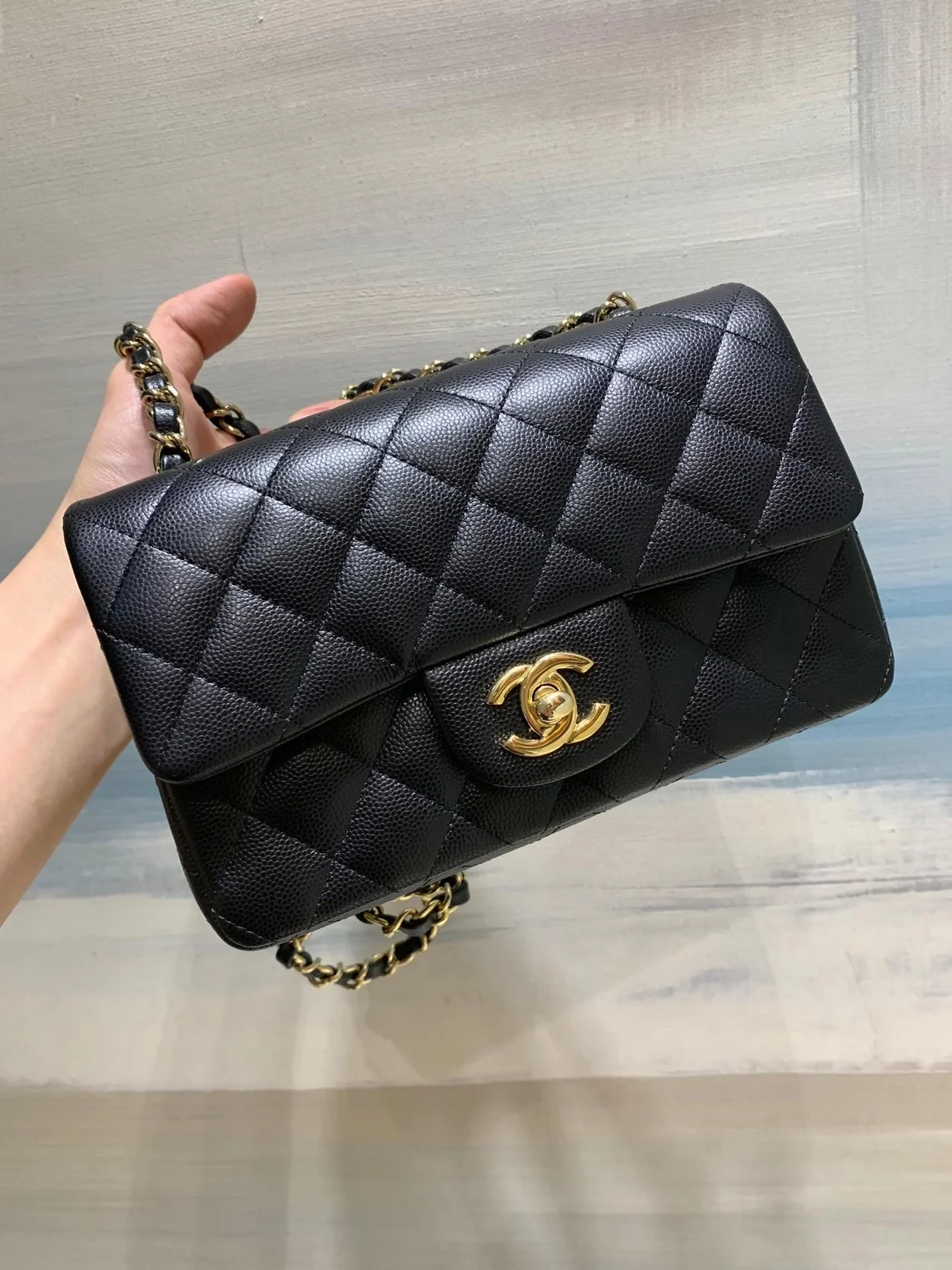 샤넬 클래식 미니 캐비어 블랙 골드