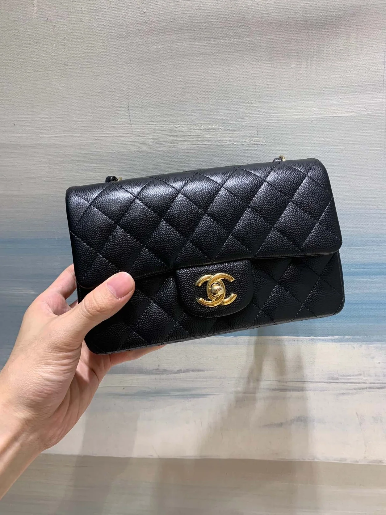 샤넬 클래식 미니 캐비어 블랙 골드