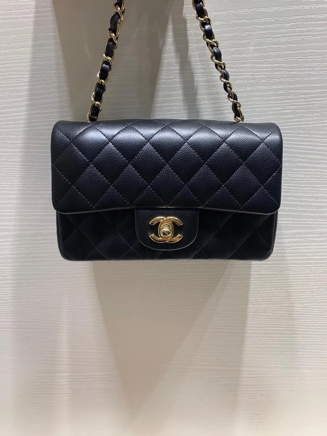 샤넬 클래식 미니 캐비어 블랙 골드