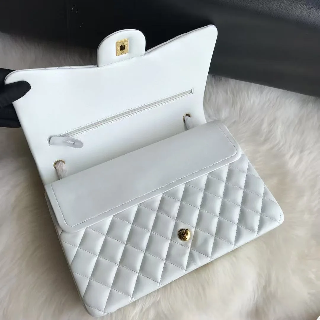 샤넬 클래식 맥시 램스킨 화이트 골드