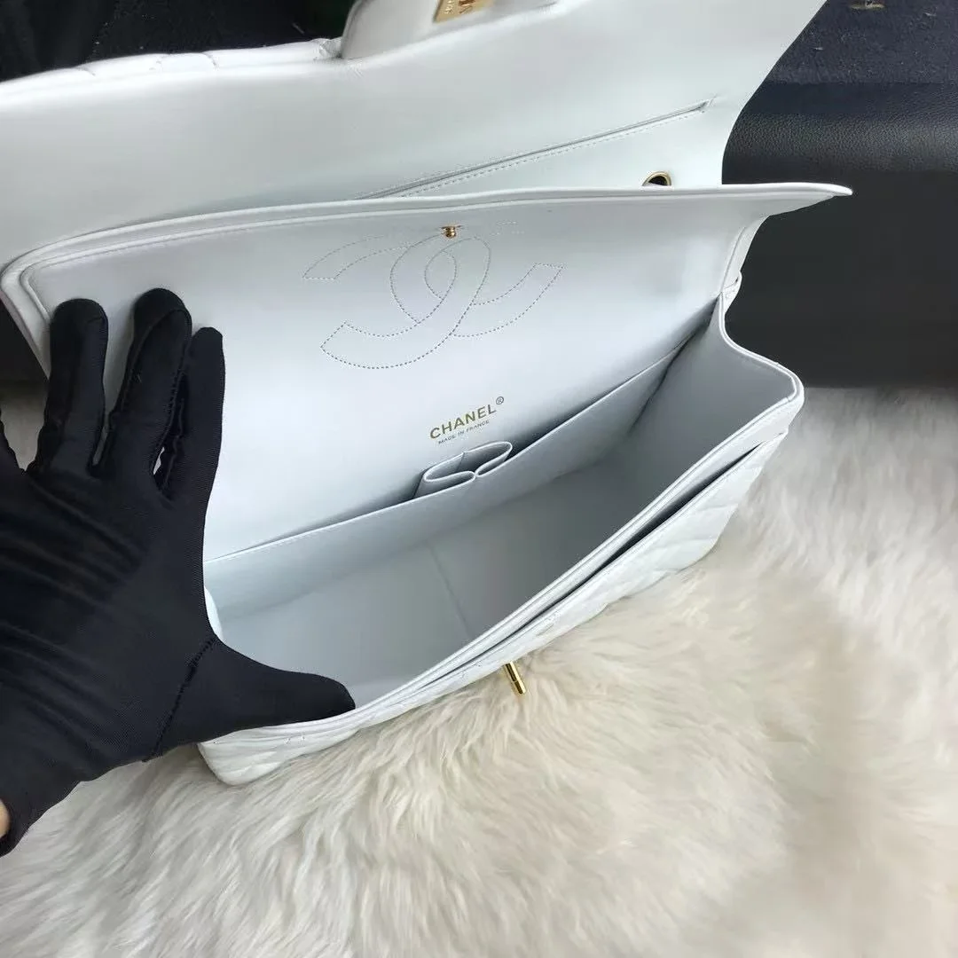 샤넬 클래식 맥시 램스킨 화이트 골드