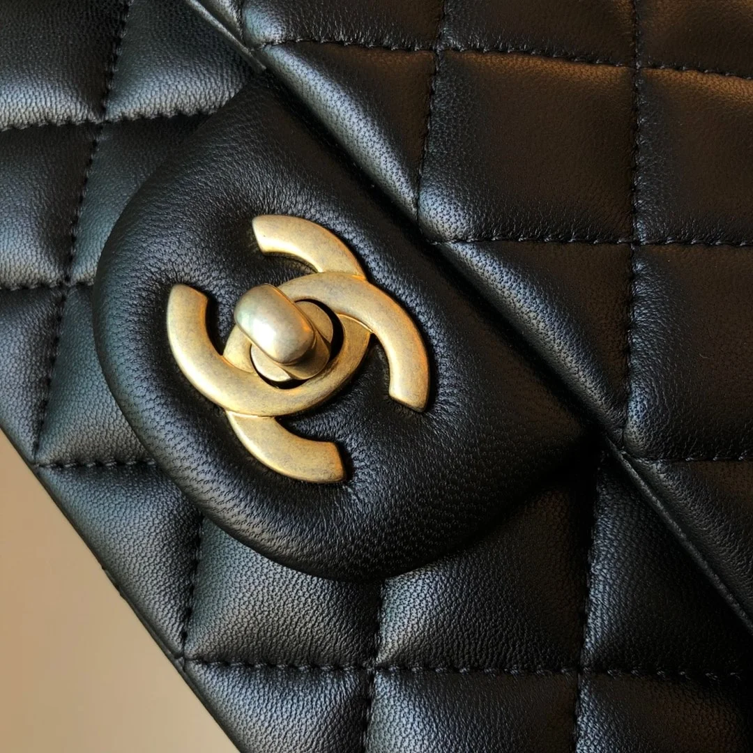 샤넬 클래식 미니 램스킨 블랙 골드