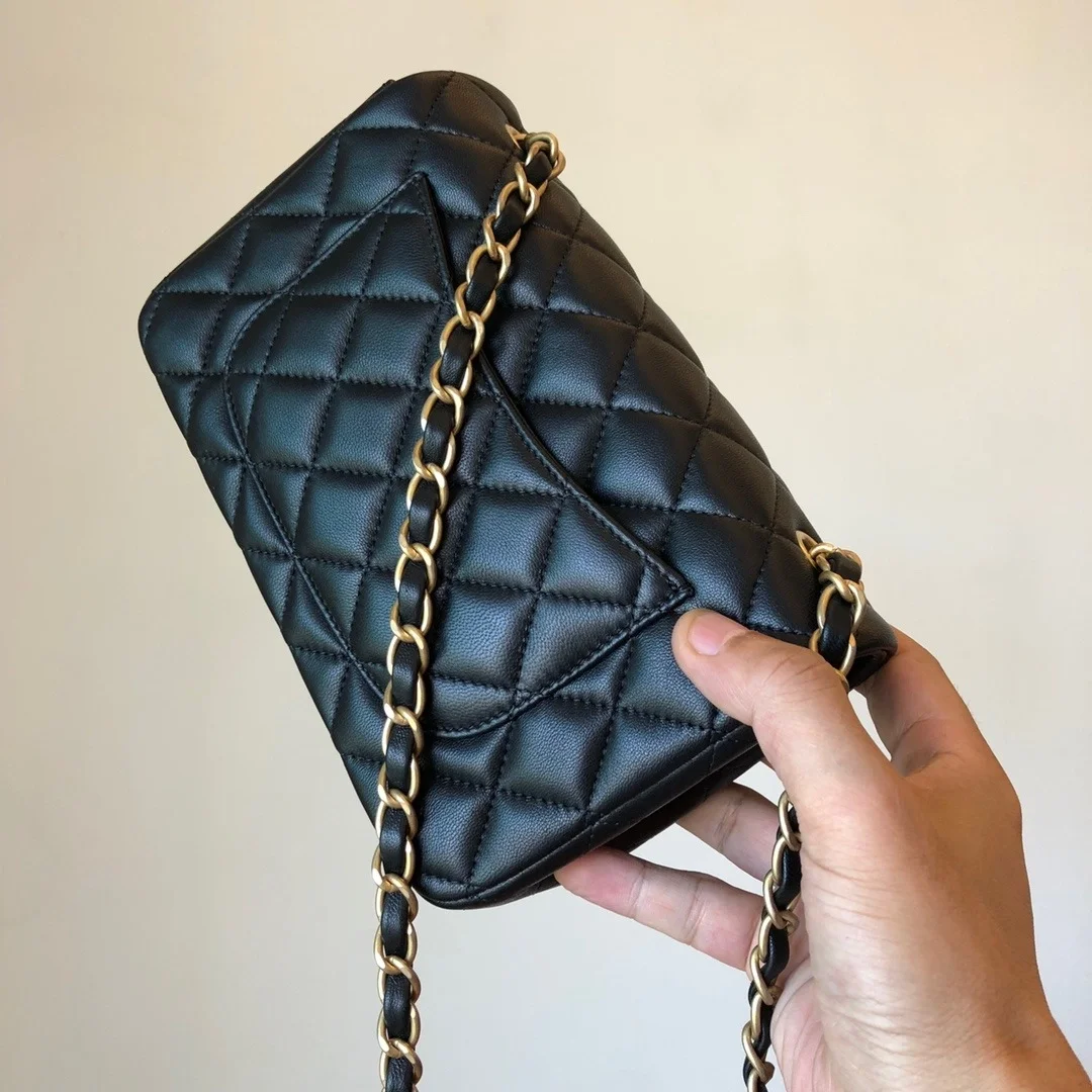 샤넬 클래식 미니 램스킨 블랙 골드