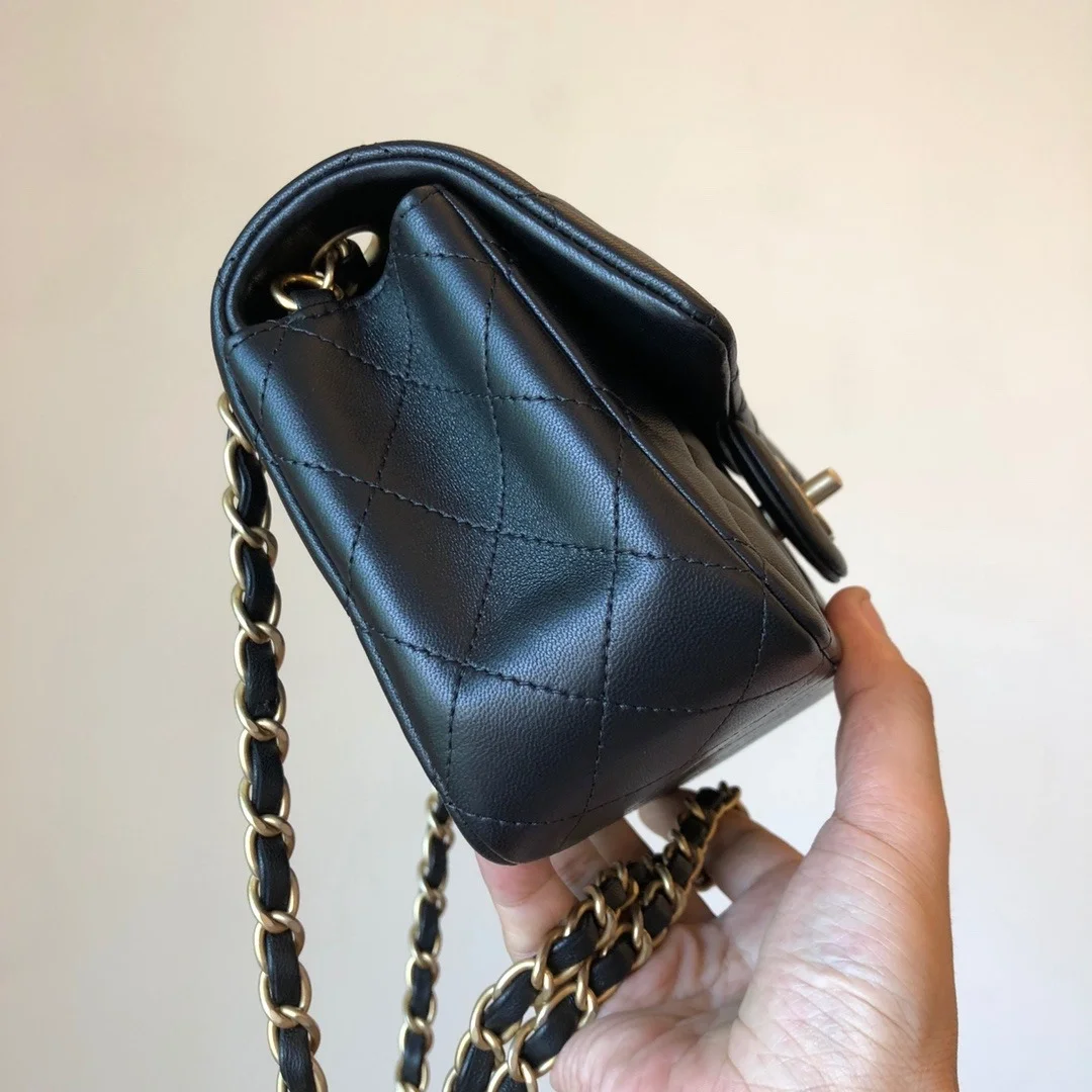 샤넬 클래식 미니 램스킨 블랙 골드