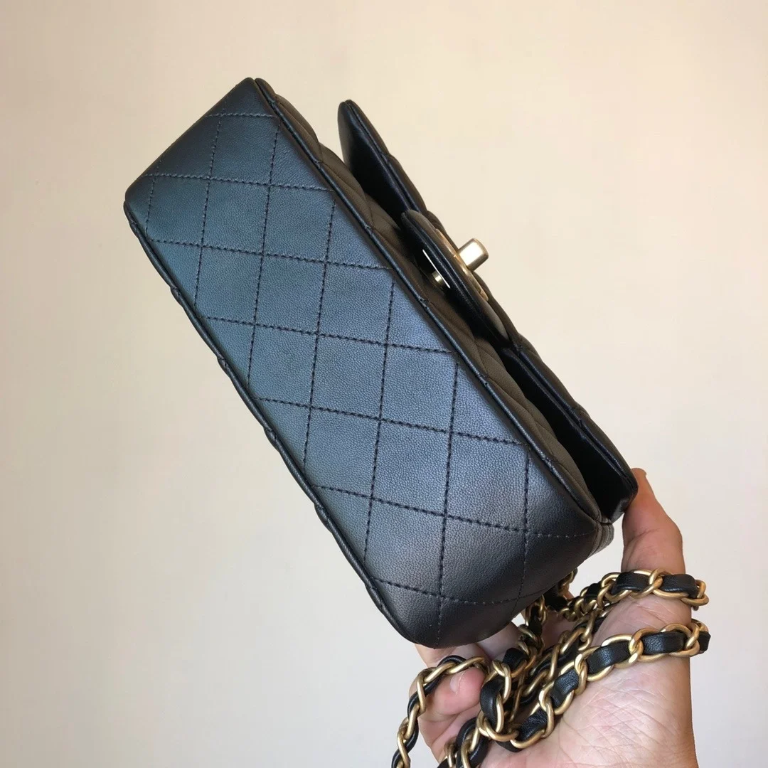 샤넬 클래식 미니 램스킨 블랙 골드