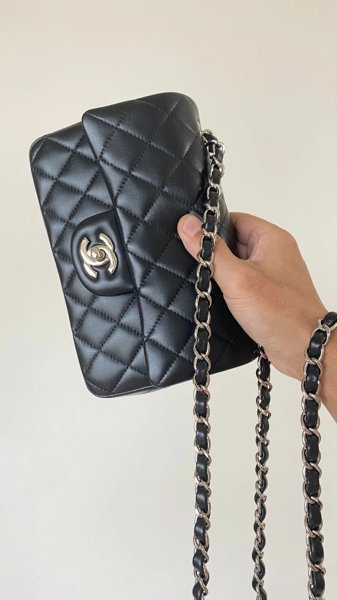 샤넬 클래식 미니 램스킨 블랙 실버