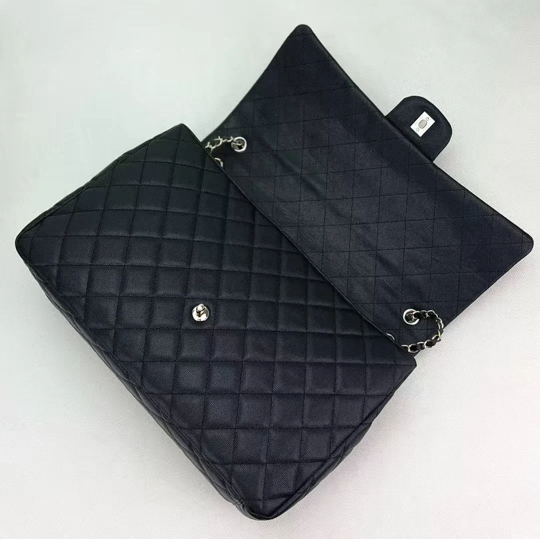 샤넬 트래블 맥시 클래식 캐비어 블랙 골드