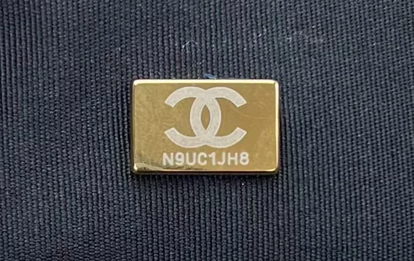 샤넬 트래블 맥시 클래식 캐비어 블랙 골드