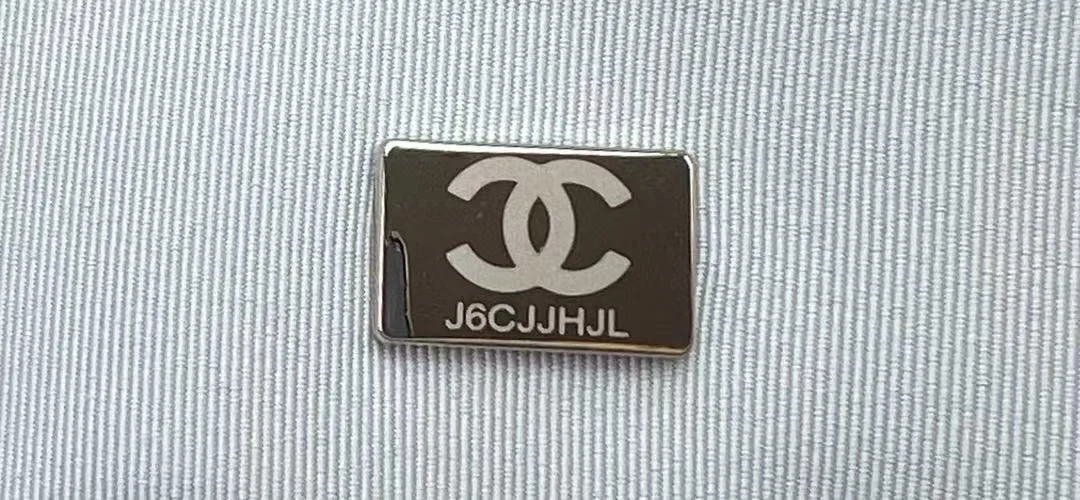 샤넬 트래블 맥시 클래식 램스킨 실버 메탈릭 은장