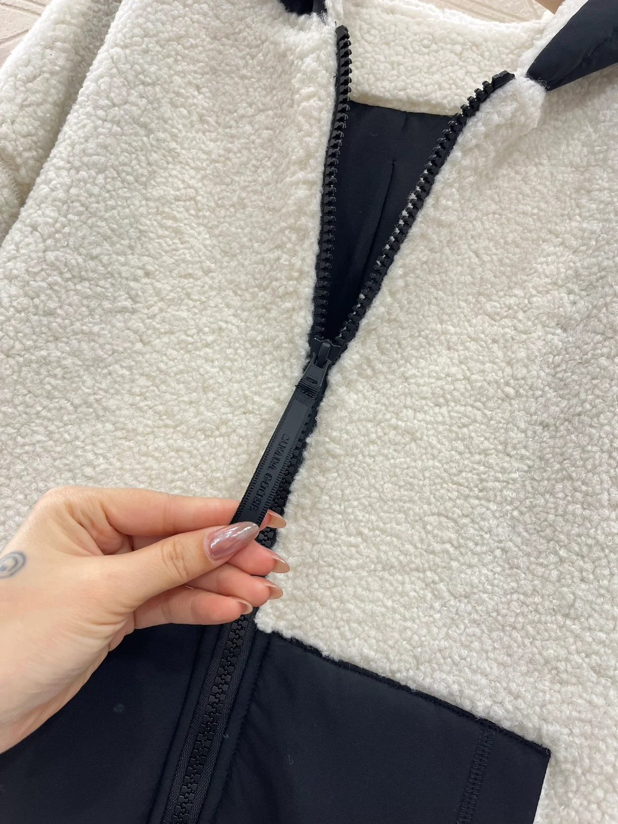 캐나다구스 오버사이즈 플리스 후디 아이보리