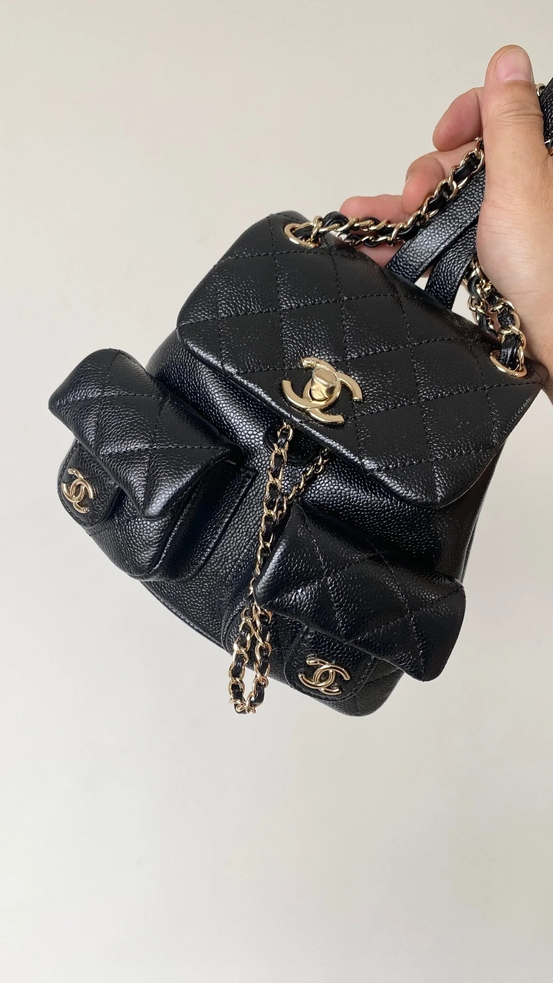 샤넬 23P 투 포켓 듀마 백팩 스몰 캐비어 블랙