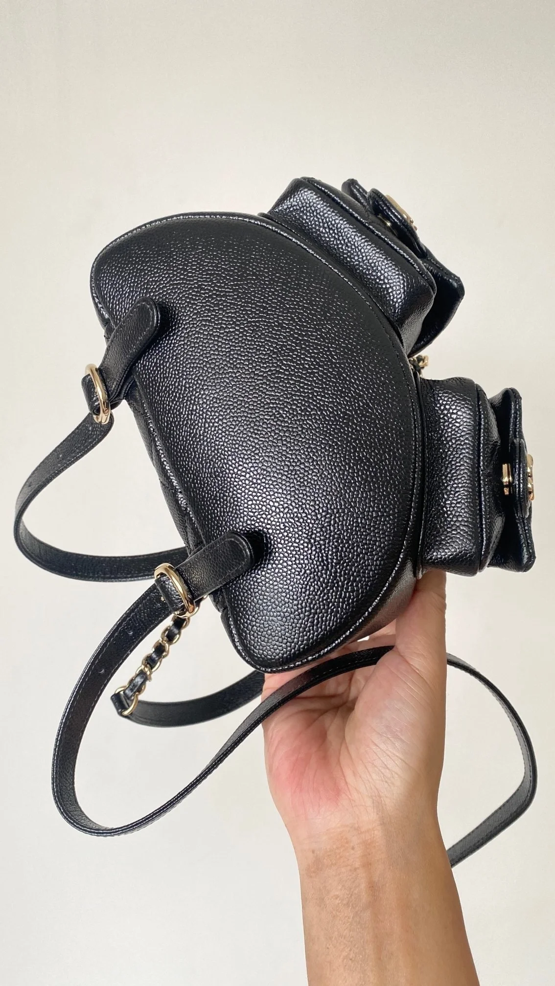 샤넬 23P 투 포켓 듀마 백팩 스몰 캐비어 블랙