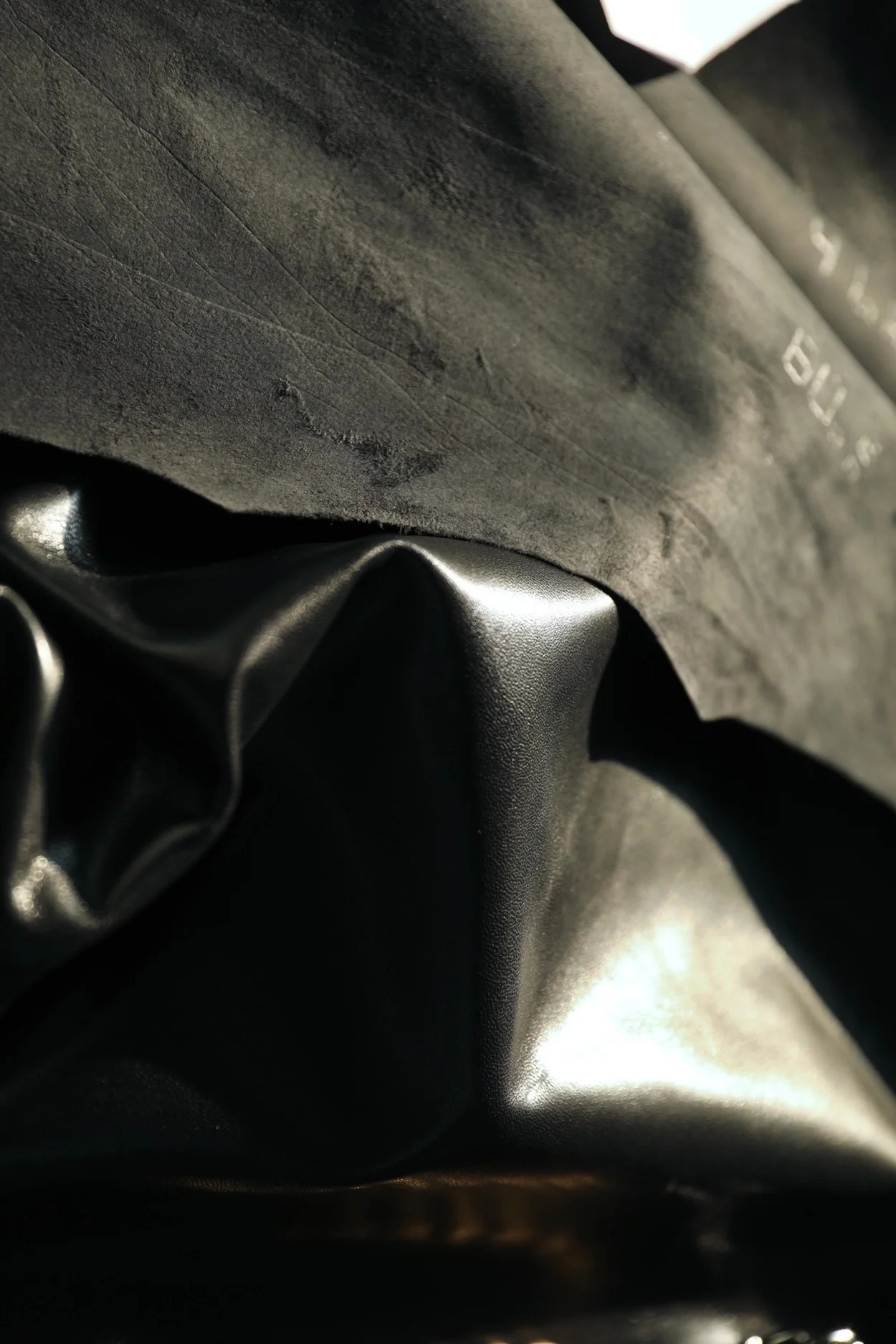 샤넬 19백 라지 램스킨 블랙 골드