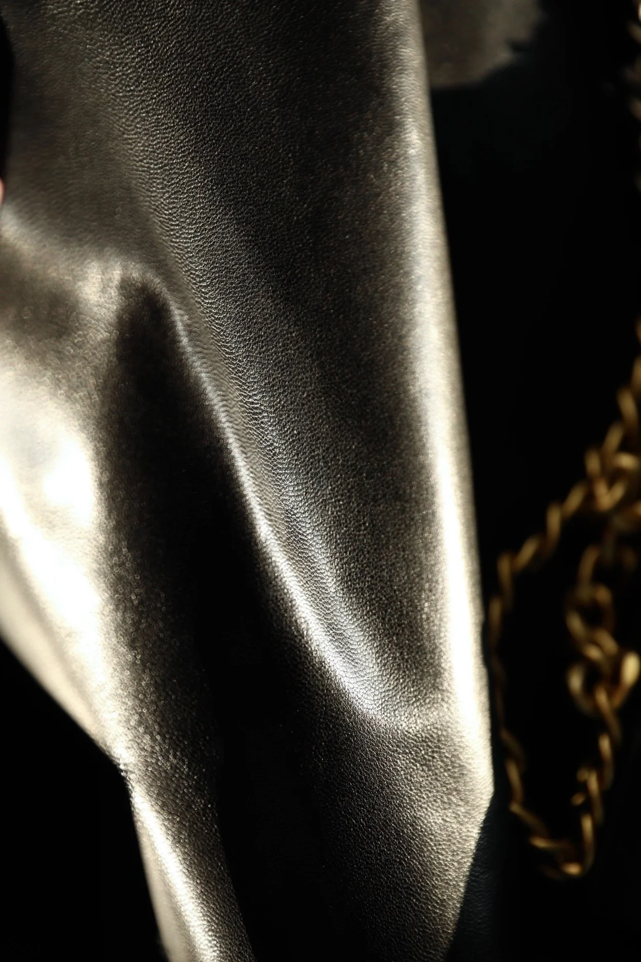 샤넬 19백 라지 램스킨 블랙 골드