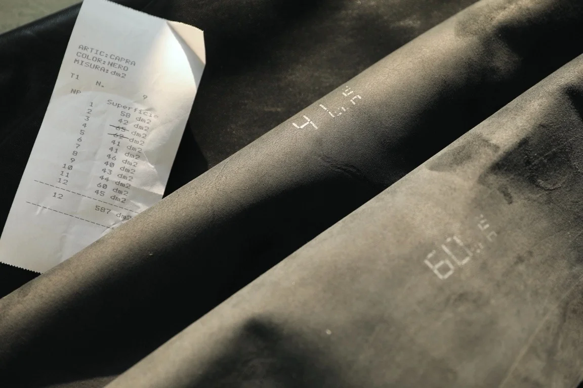 샤넬 19백 라지 램스킨 블랙 골드