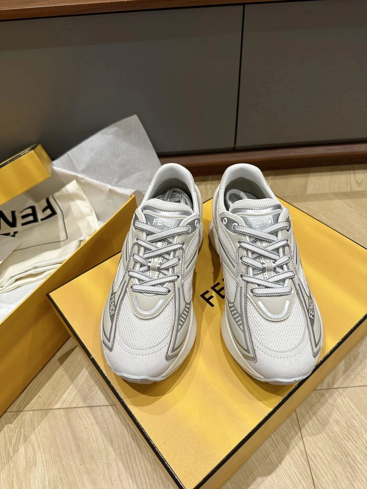 펜디 페브릭 러닝 스니커즈 그레이