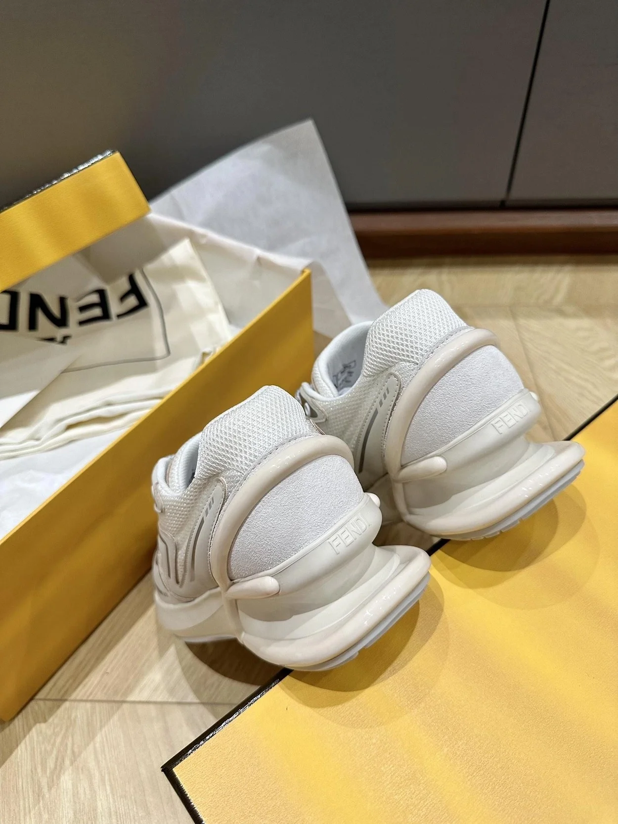 펜디 페브릭 러닝 스니커즈 그레이