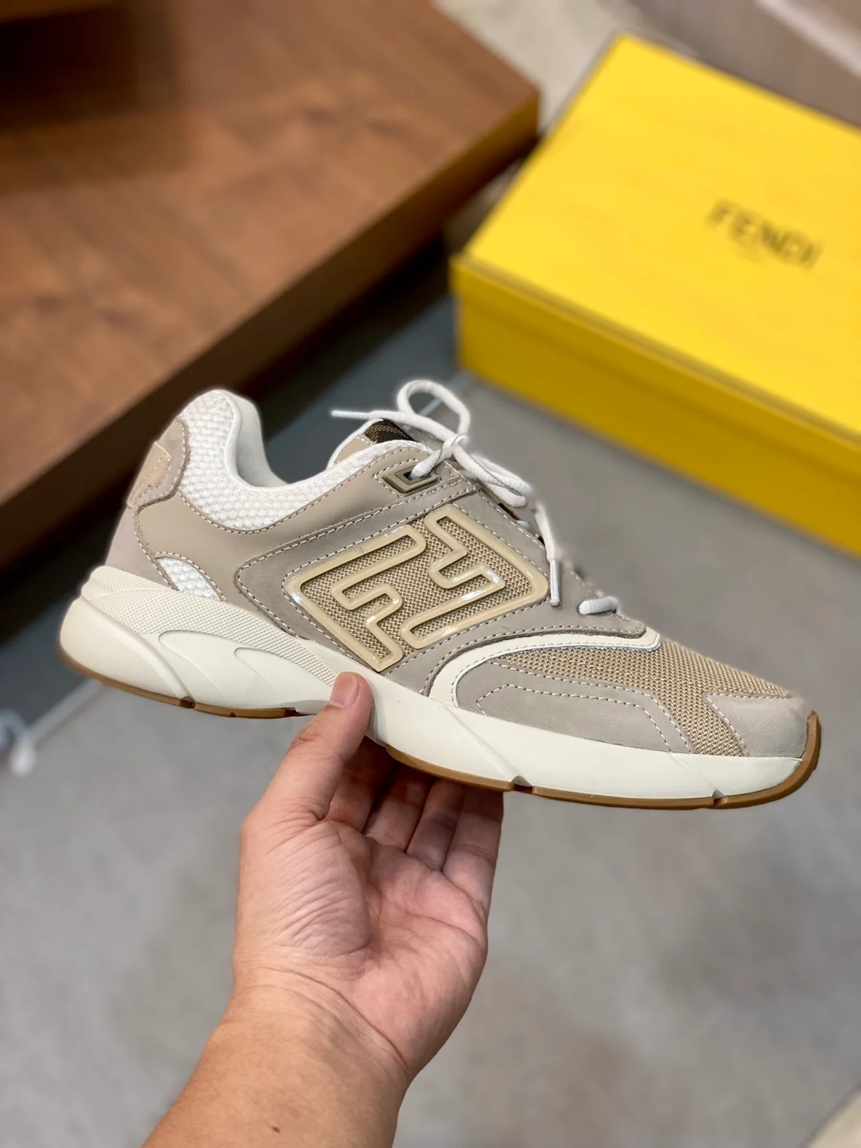 펜디  FF 로고 패스터 스니커즈