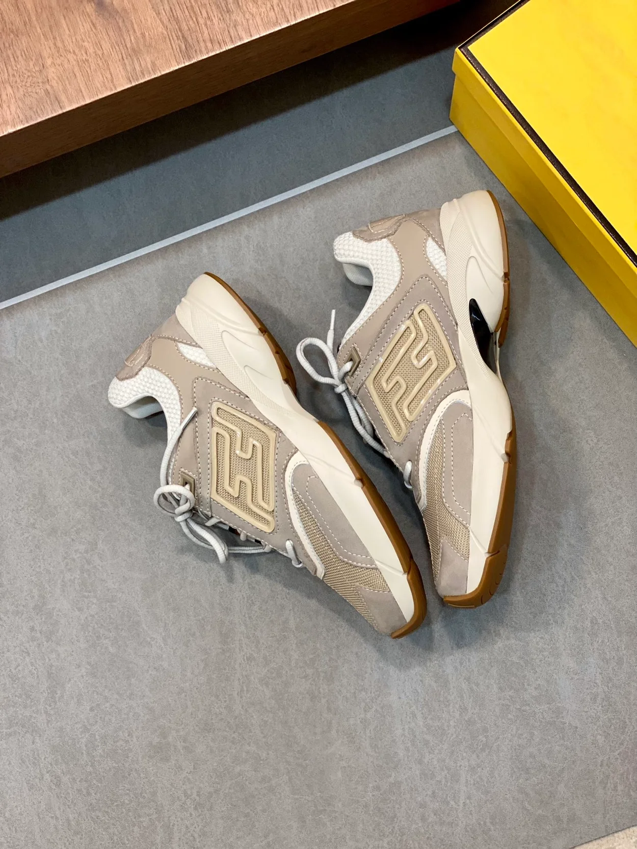 펜디  FF 로고 패스터 스니커즈