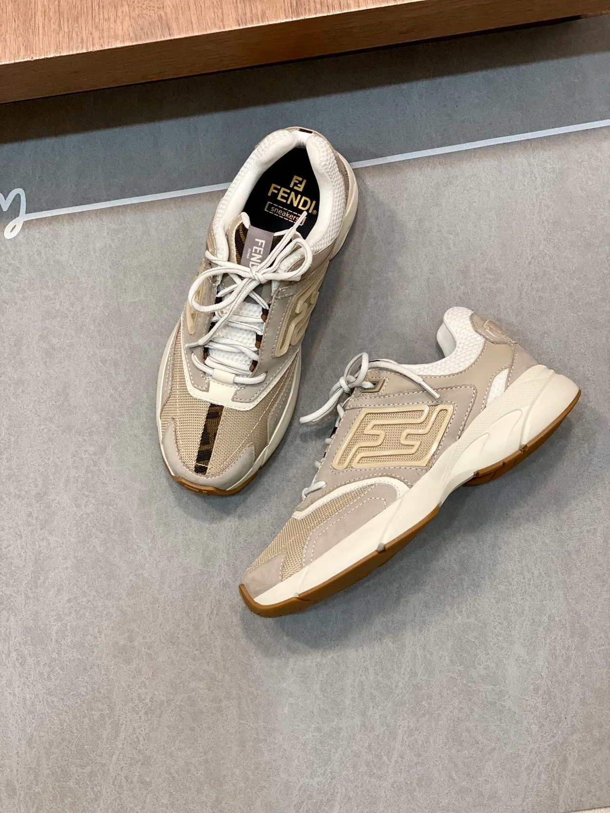 펜디  FF 로고 패스터 스니커즈