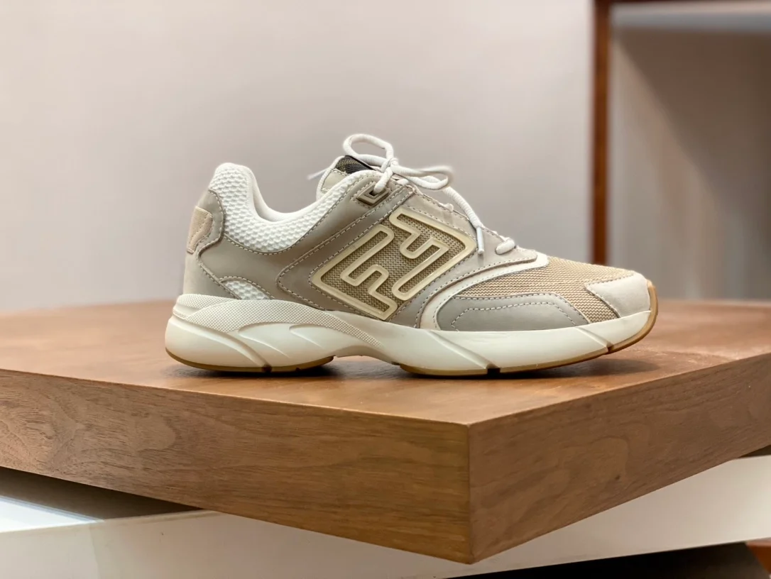 펜디  FF 로고 패스터 스니커즈