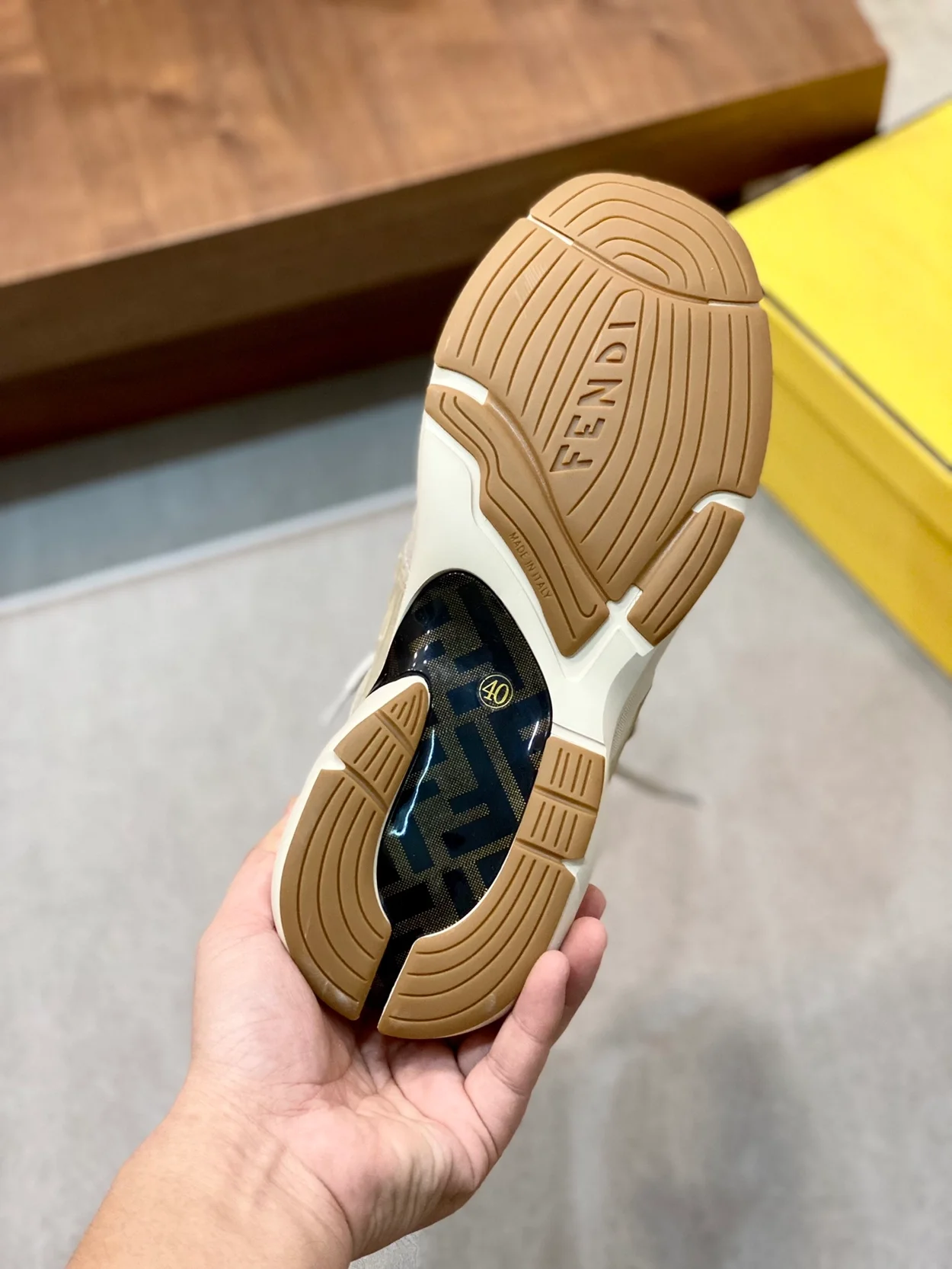 펜디  FF 로고 패스터 스니커즈