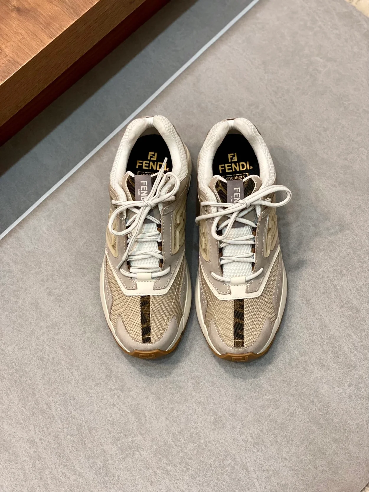 펜디  FF 로고 패스터 스니커즈