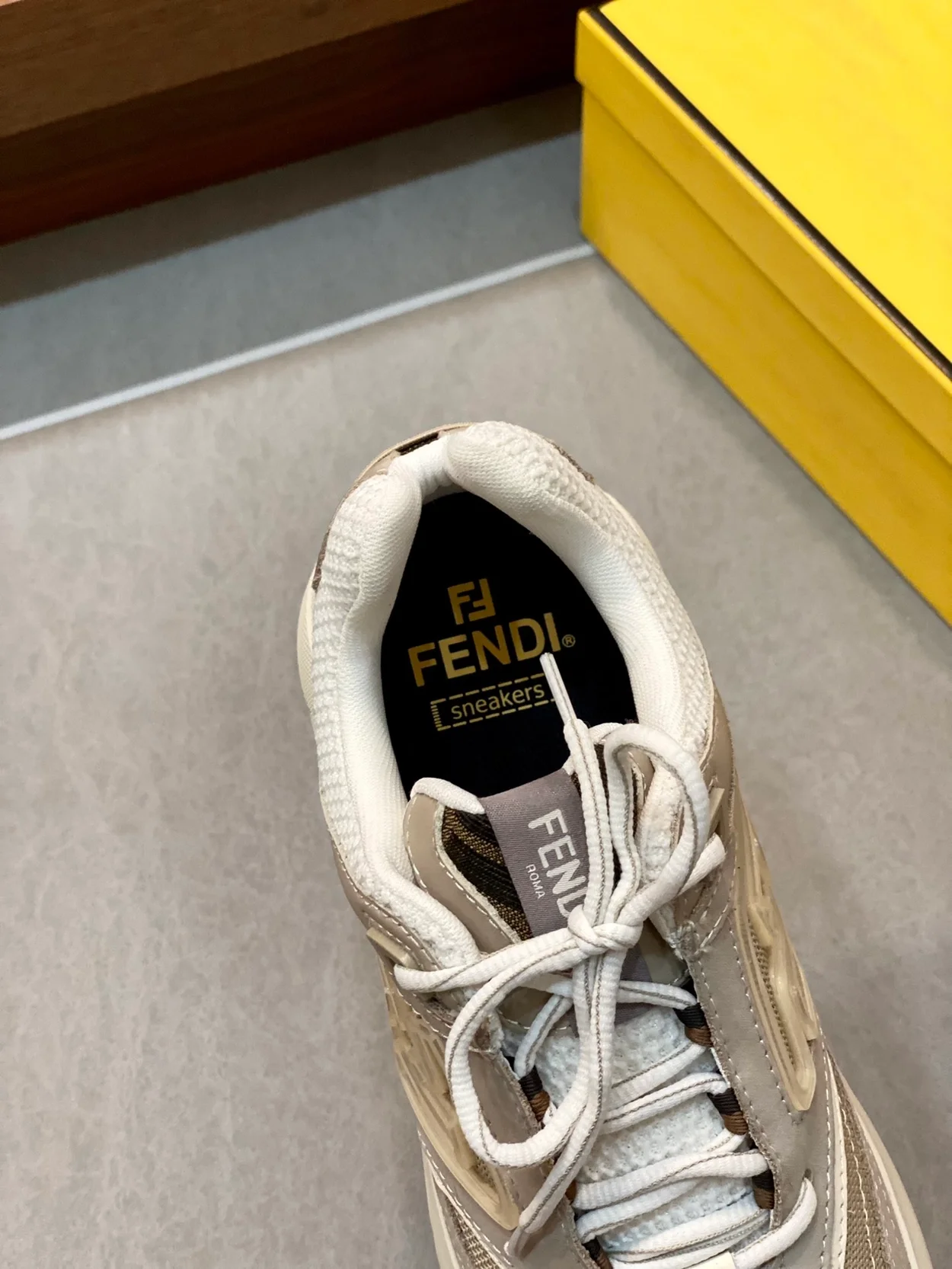 펜디  FF 로고 패스터 스니커즈