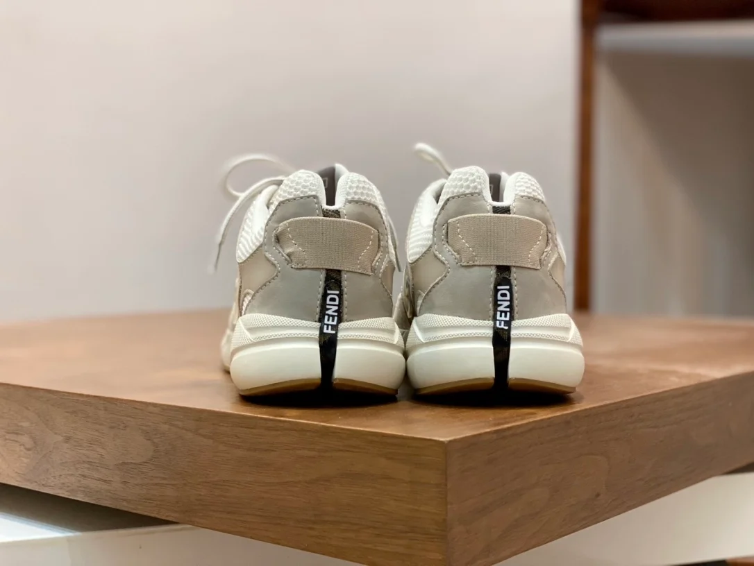 펜디  FF 로고 패스터 스니커즈