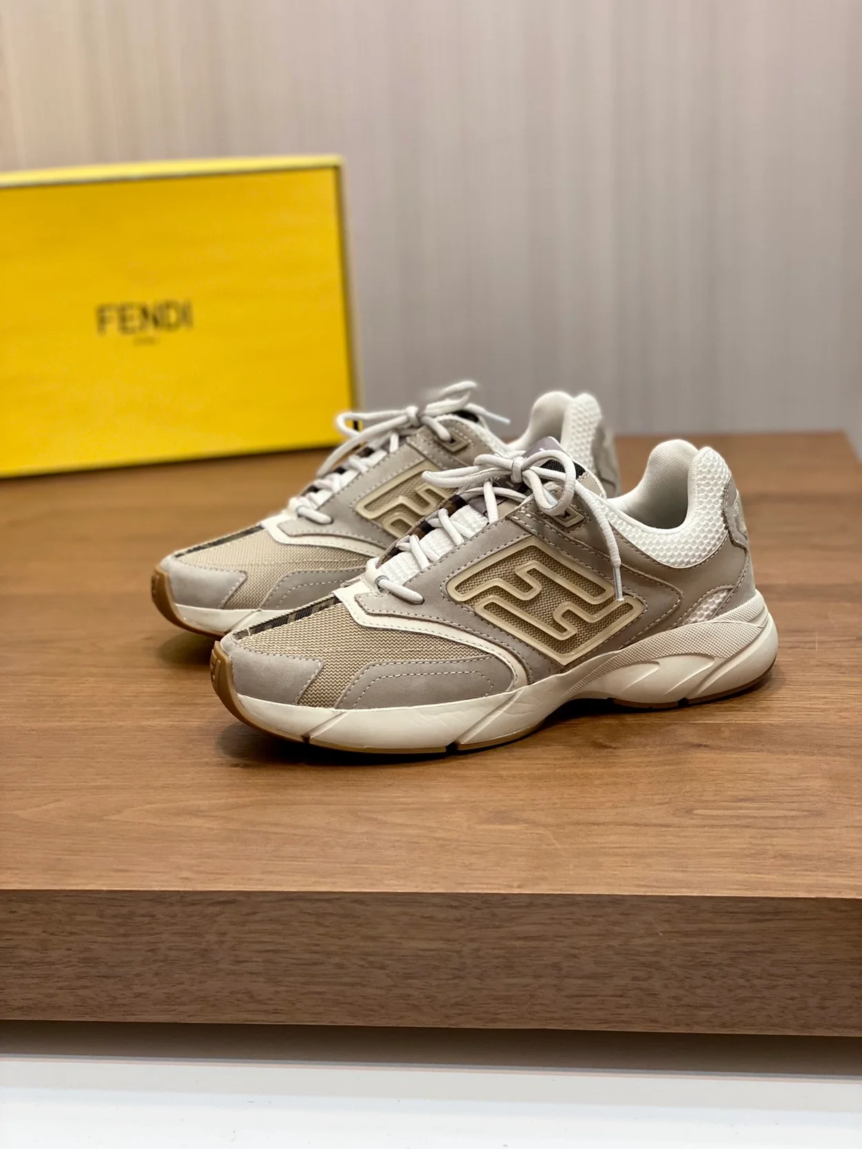 펜디  FF 로고 패스터 스니커즈