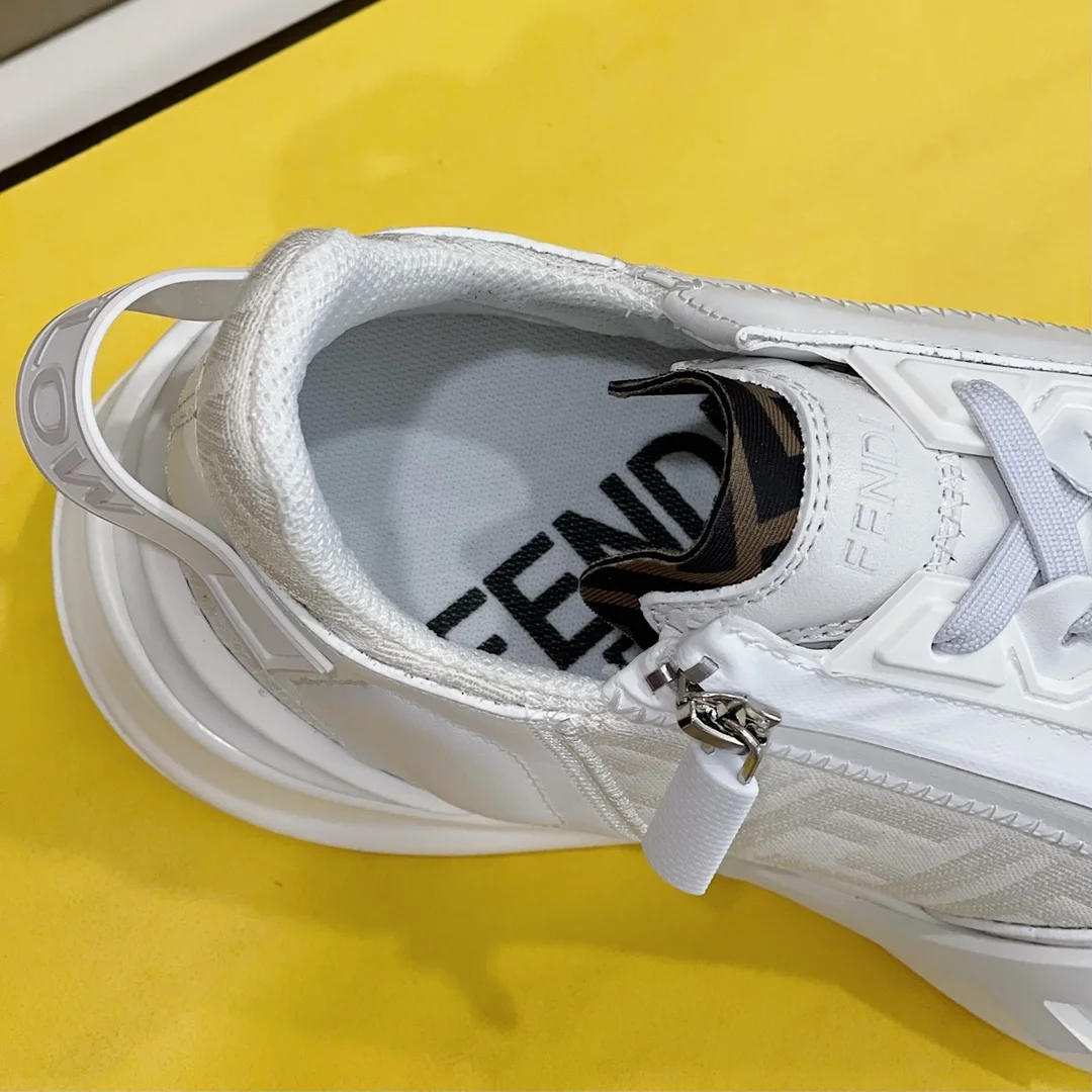 펜디 플로우 그화이트 가죽 로우탑