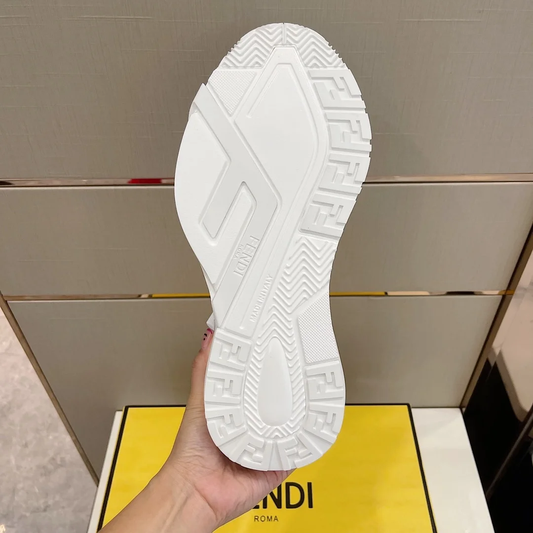 펜디 플로우 그화이트 가죽 로우탑